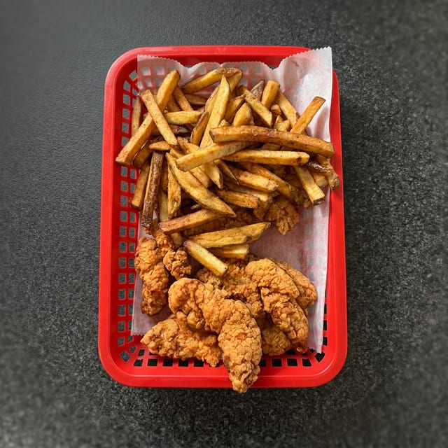 CHICKEN FINGER BASKET.